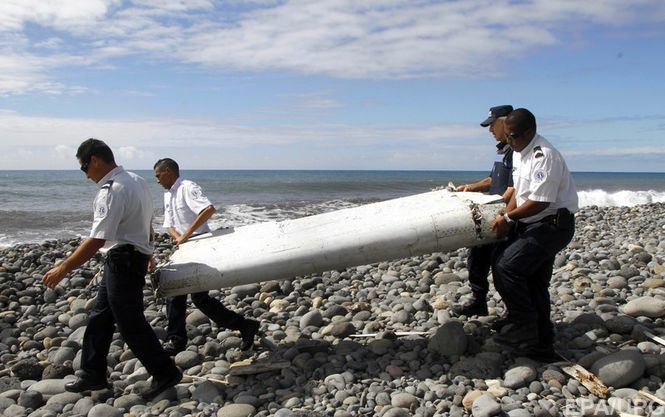 Малайзия подтвердила принадлежность найденного у Реюньона обломка MH370 - ảnh 1